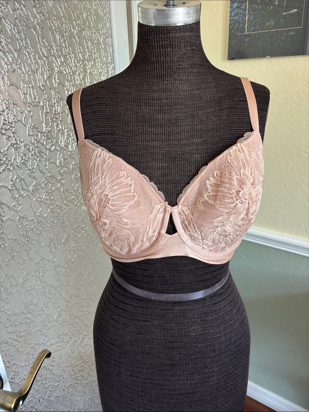 Soma NWOT Lace Underwire Bra in Blush Pink. 36DDD